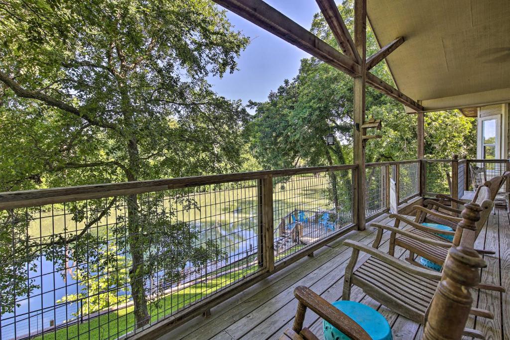 Sunny Seguin Retreat with Canoes on Guadalupe River! - main image