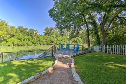 Sunny Seguin Retreat with Canoes on Guadalupe River! - image 3