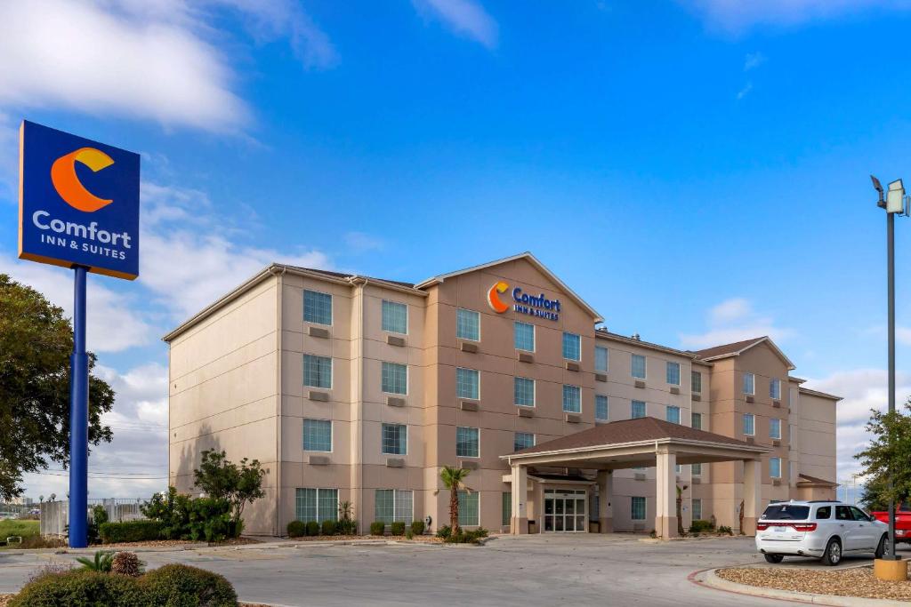 Comfort Inn & Suites Selma near Randolph AFB - main image