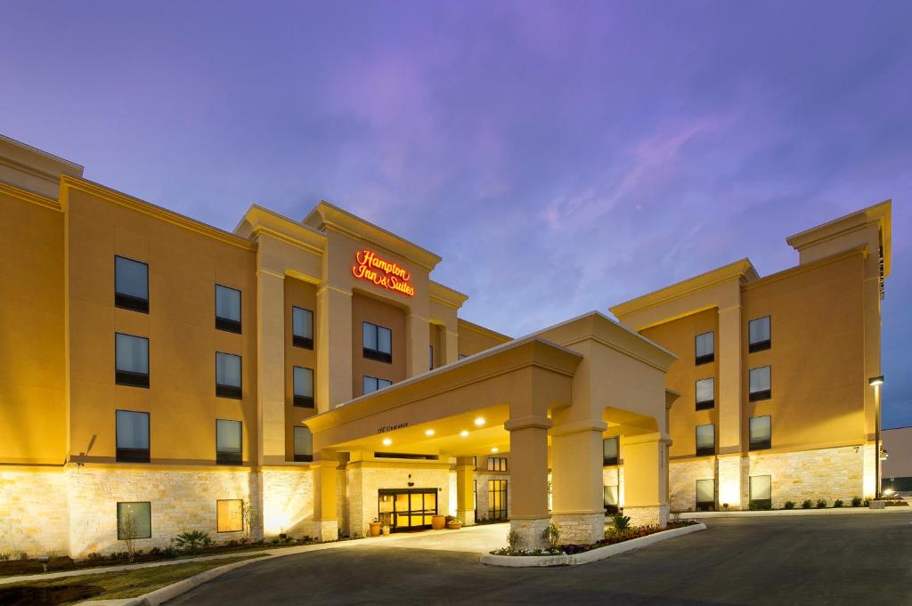 Hampton Inn & Suites Selma-San Antonio/Randolph AFB - main image