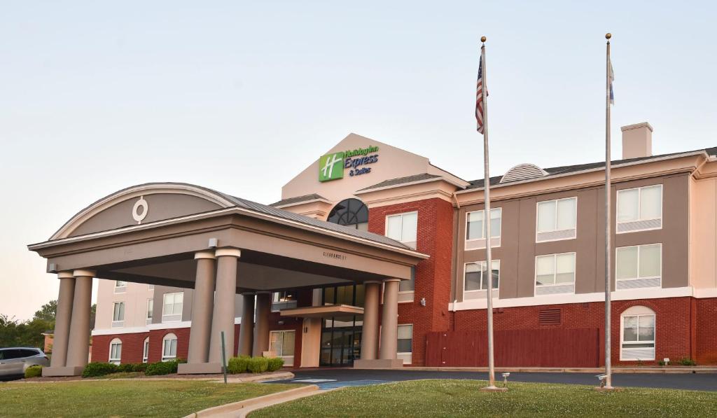 Holiday Inn Express Hotel & Suites Selma an IHG Hotel - main image