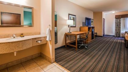 Best Western Plus Seminole Hotel & Suites - image 12