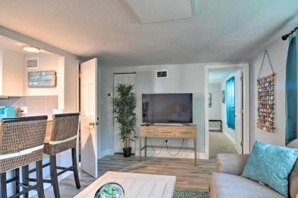 Sunny Retreat with Yard and Patio 2 Mi to Madeira Beach! - image 11