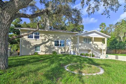 Sunny Retreat with Yard and Patio 2 Mi to Madeira Beach! - image 5