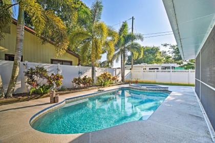 Sunny Seminole Home with Pool 4 miles to Beach