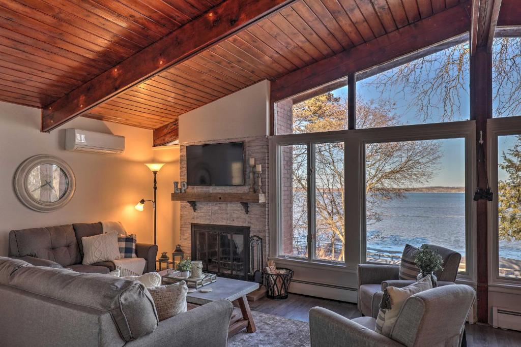 Renovated Cottage on Cayuga Lake Wine Trail - main image