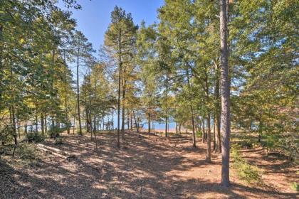 House on Lake Hartwell with Private Dock and Kayaks! - image 7