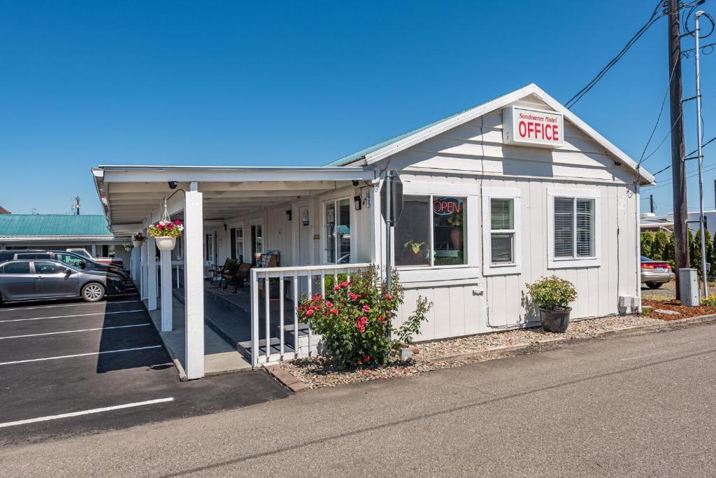 Sundowner Motel Sequim - image 3