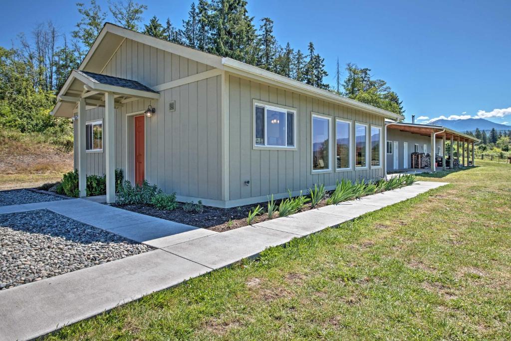 Sequim Cottage with Panoramic Olympic Mtn Views! - image 3