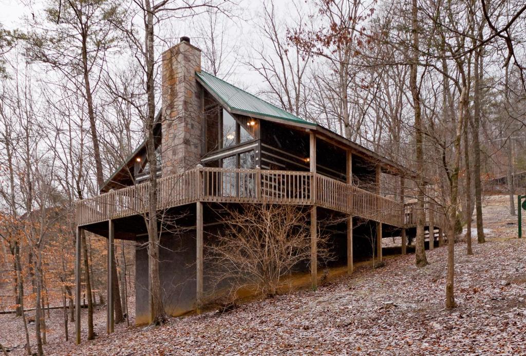 Southern Charm Cabin - main image