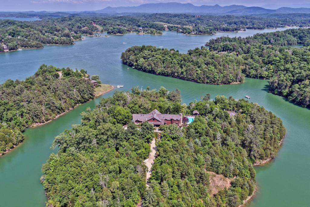 Douglas Lake Lodge in the Smoky Mountains - main image