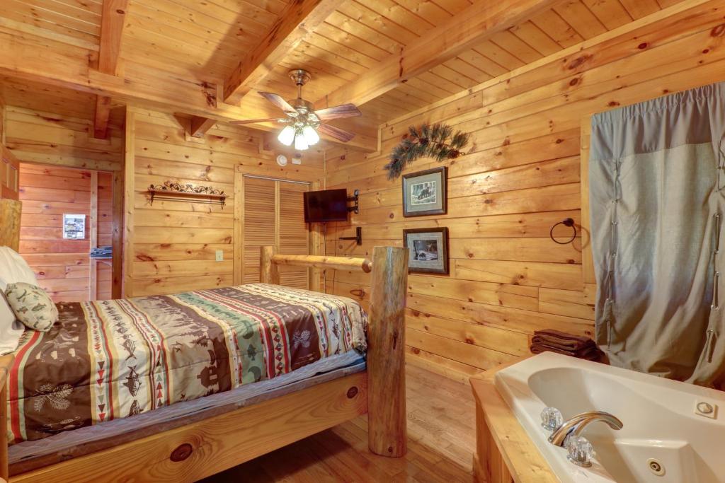 Sugar Bear Cabin - image 3