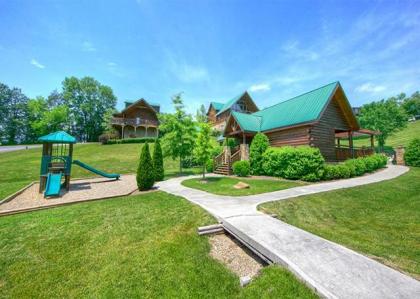 A Mountain Paradise 2 Bedrooms Sleeps 6 Pool Access Hot Tub Pool Table - image 3