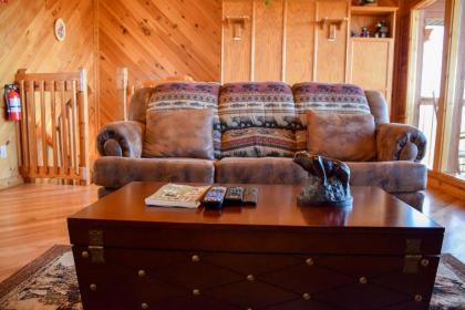 Cozy Quarters Sevierville Cabin - image 4