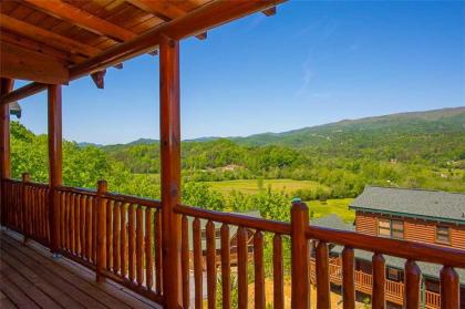 Misty Mountain Hideaway 3 Bedrooms Sleeps 10 Pool Access WiFi - image 5