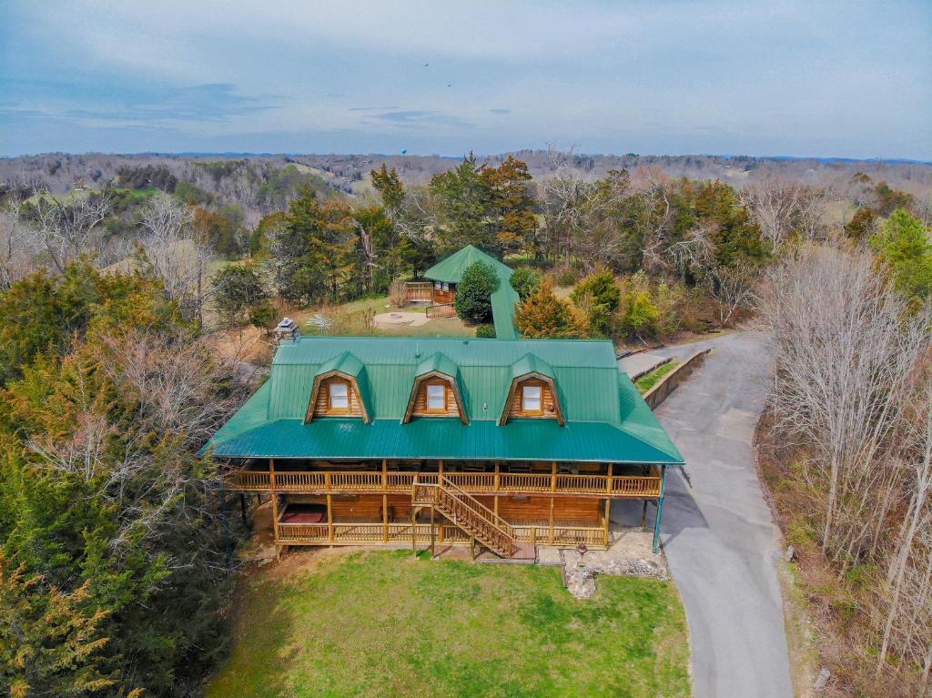 Smoky Bear Lodge with Guest House - main image