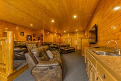 Mountain Theatre Lodge - image 2