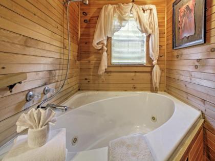 Mountain Rose Pigeon Forge Area Cabin with Hot Tub! - image 4