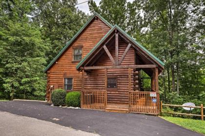 Chillin and Grillin Cabin with Hot Tub 9Mi to Dollywood