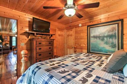 Spacious Cabin with Private Hot Tub 1Mi to Dollywood - image 4