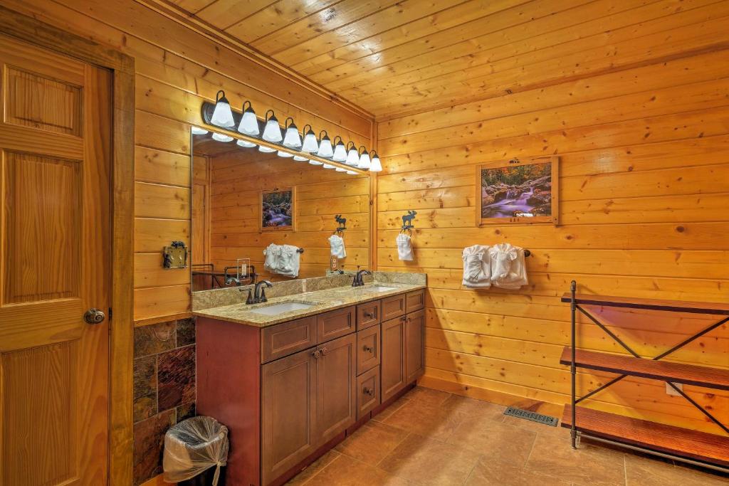 Pigeon Forge Cabin with Views Hot Tub Pets Welcome - image 4