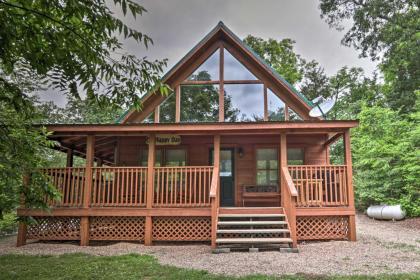 The Moonshine Cabin with Hot Tub- 3 Mi to Dollywood - image 3