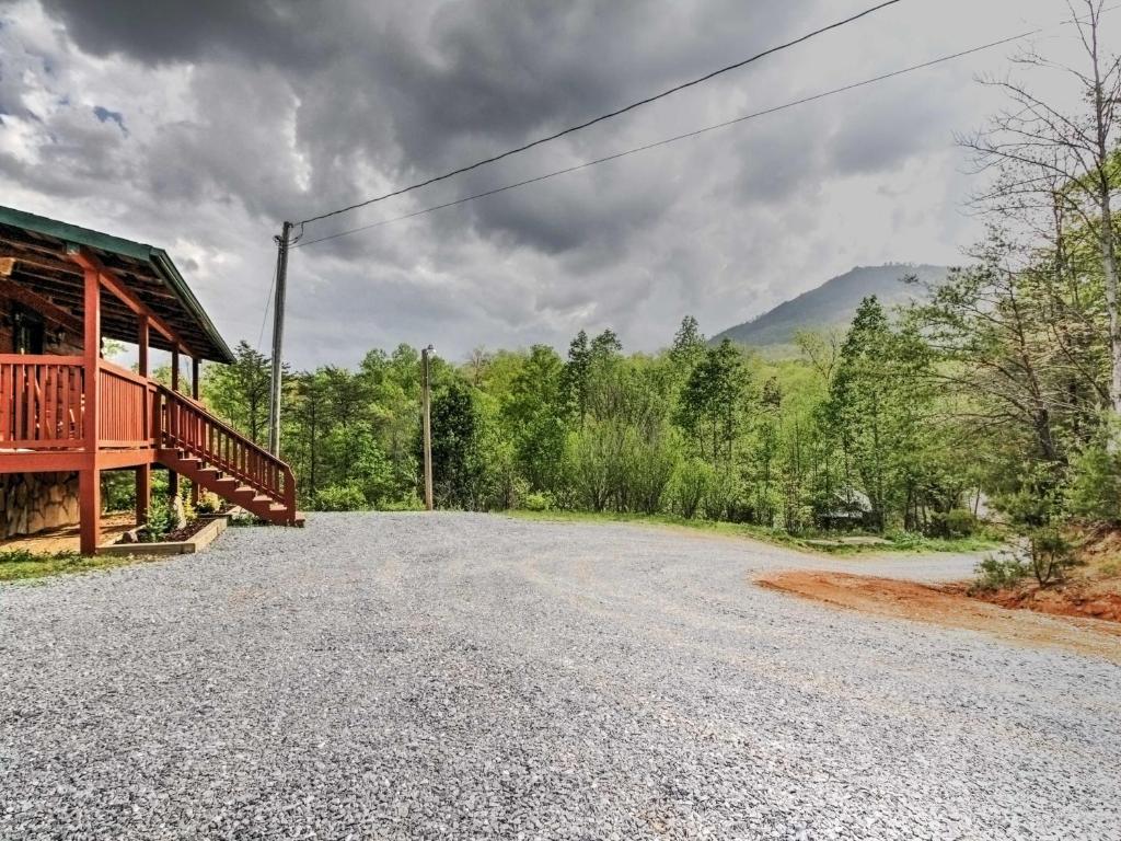 Log Cabin Studio in Sevierville with Deck and Hot Tub! - image 2