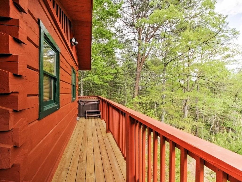 Log Cabin Studio in Sevierville with Deck and Hot Tub! - image 3