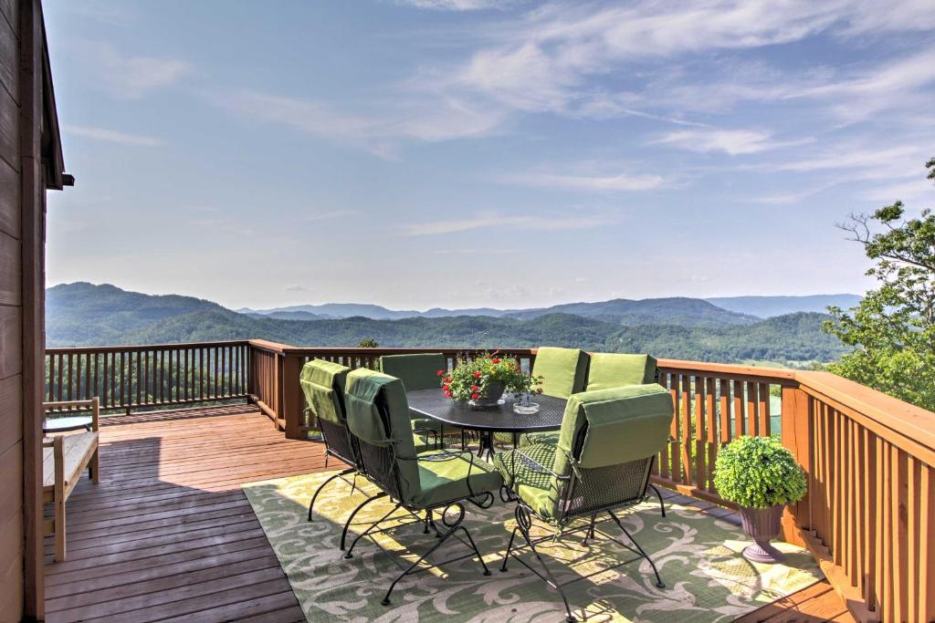 Smokies View Wears Valley Retreat with MTN Views! - main image