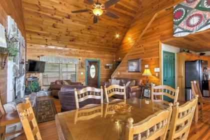 Smokies View Wears Valley Retreat with MTN Views! - image 4