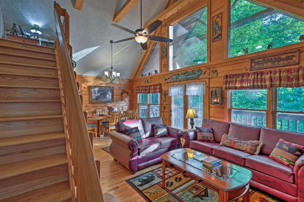 Quaint Family Cabin with Hot Tub 4 Mi to Dollywood! - image 3