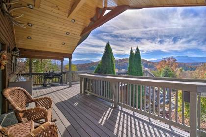 Lost In the Clouds Cabin with Private Pond and Views - image 2