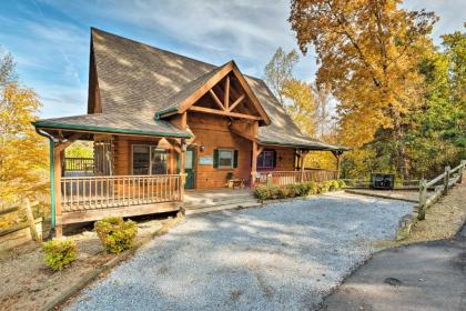 Mountain View Cabin with Hot Tub Less Than 5 Mi to The Strip - image 2