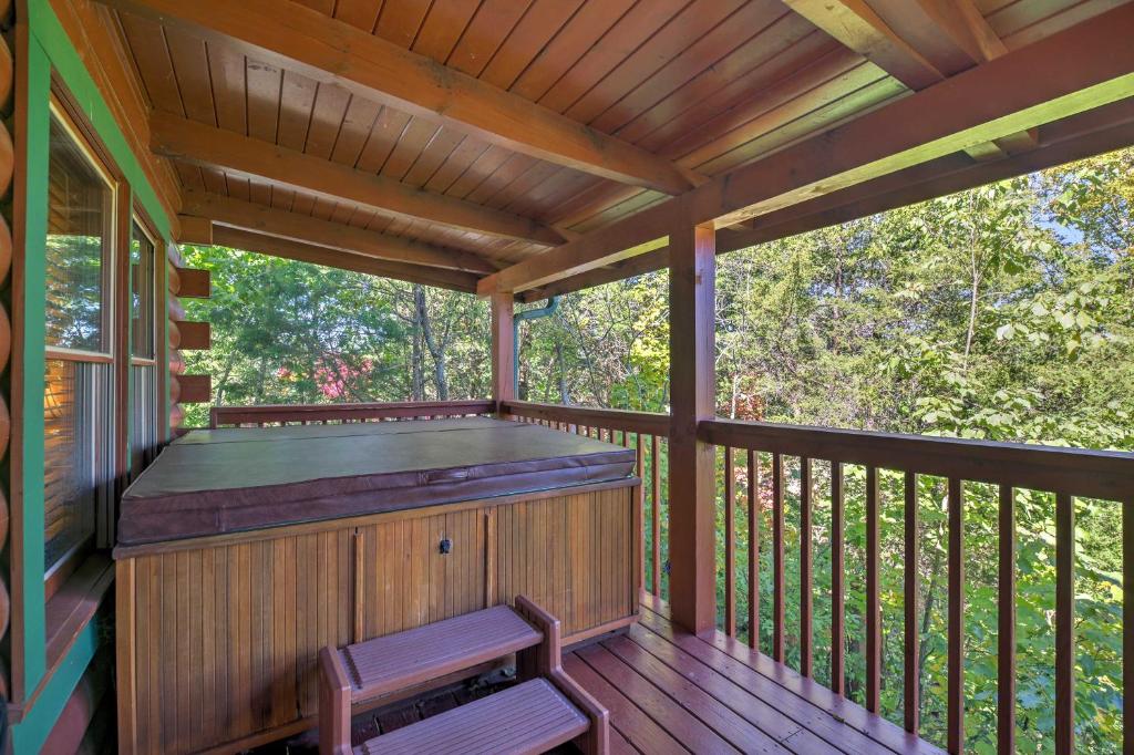 Douglas Lake-View Cabin with Hot Tub and L-Shaped Porch - image 2