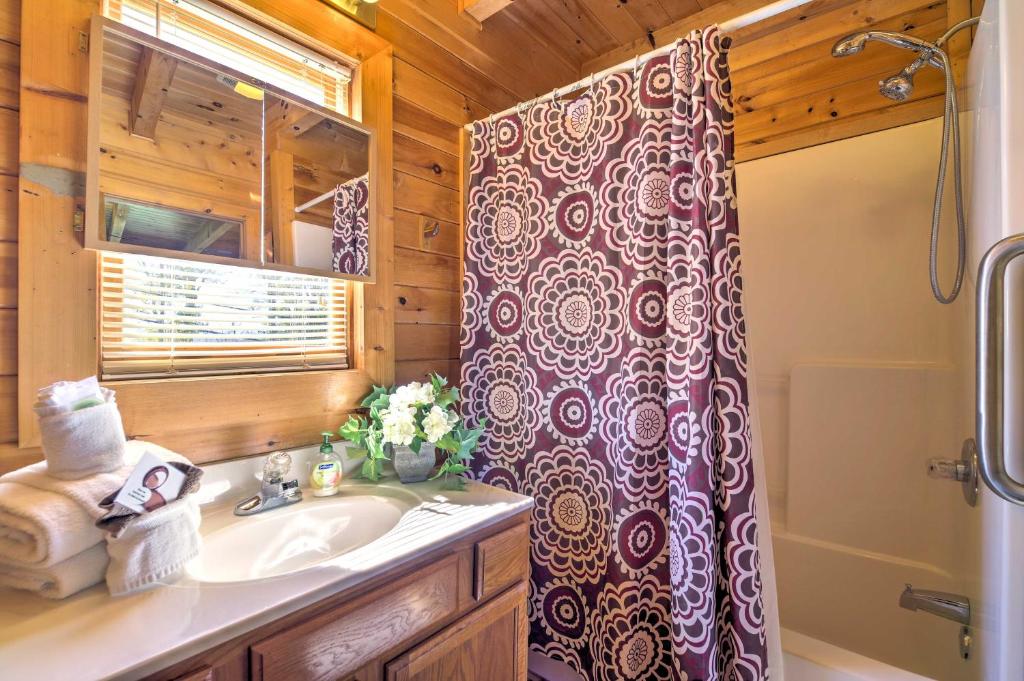 Douglas Lake-View Cabin with Hot Tub and L-Shaped Porch - image 3