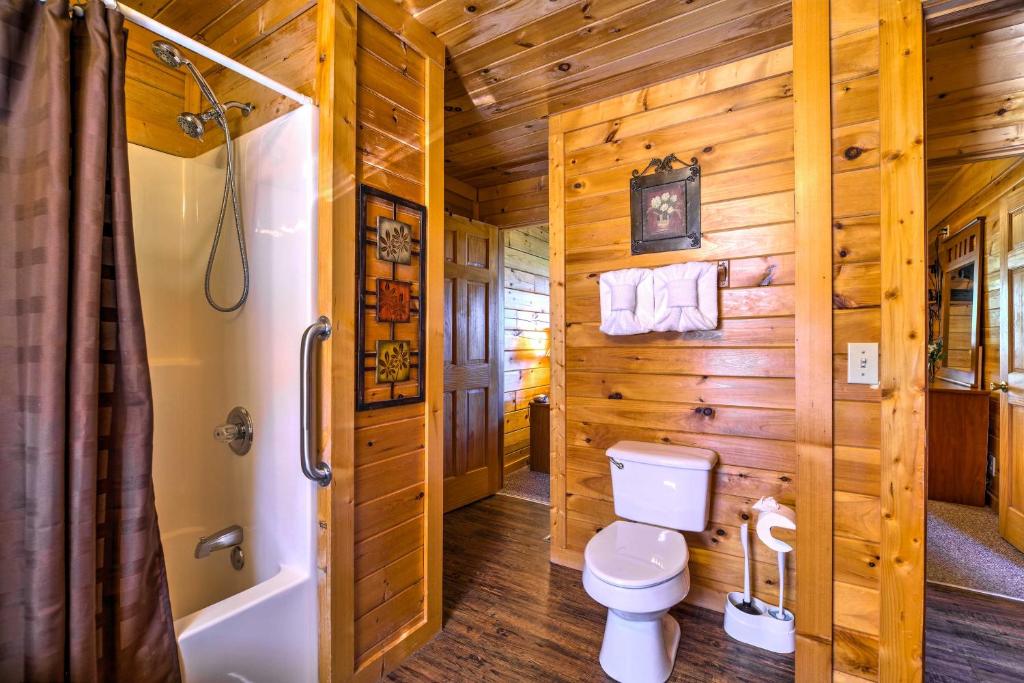 Douglas Lake-View Cabin with Hot Tub and L-Shaped Porch - image 4