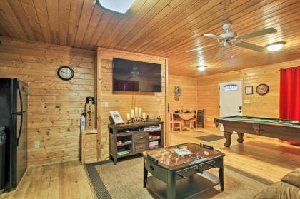 Hidden Hideaway Cabin with Deck and Pool Table! - image 2