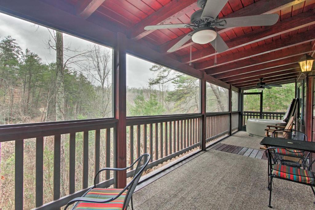 Hidden Hideaway Cabin with Deck and Pool Table! - image 5