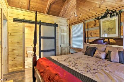 Custom Mtn Cabin with Hot Tub 7 Mi to Pigeon Forge! - image 2