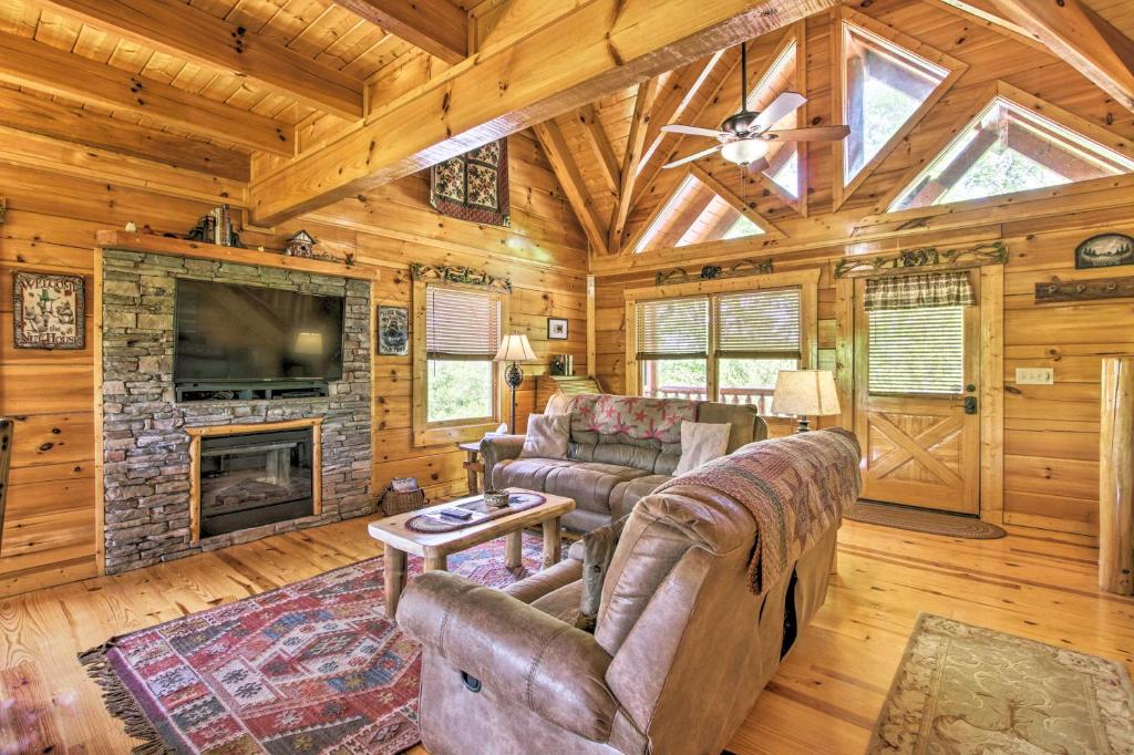 Smoky Mtn Family Cabin with Mtn Views Deck and Grill! - main image