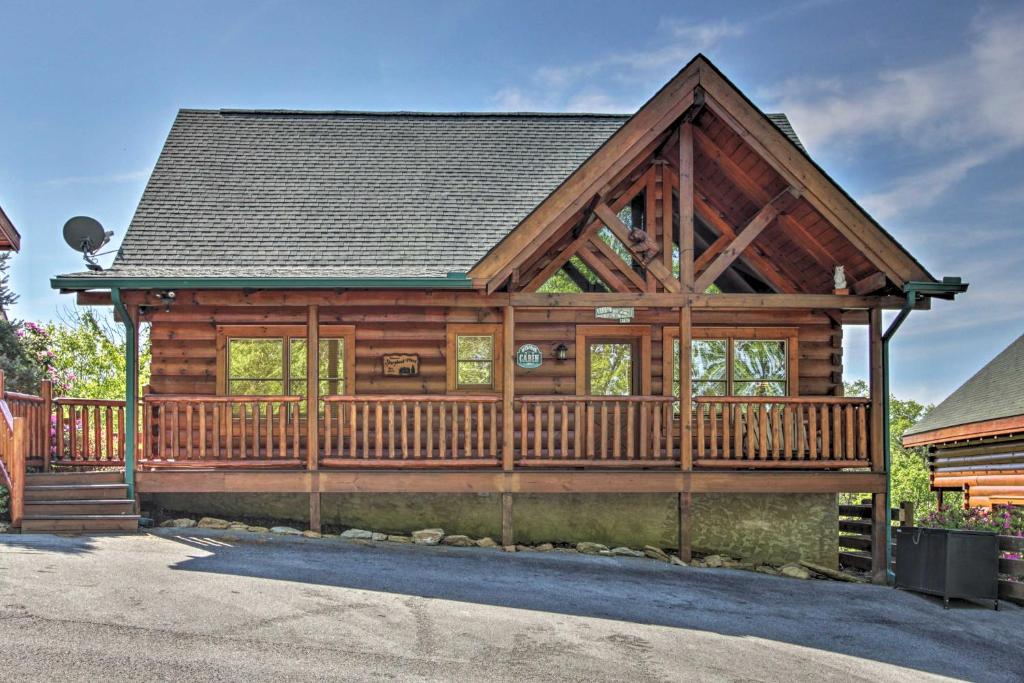 Smoky Mtn Family Cabin with Mtn Views Deck and Grill! - image 2