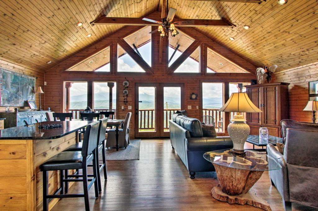 Stunning Mtn View Cabin with Gazebo 5Mi to Dollywood - main image