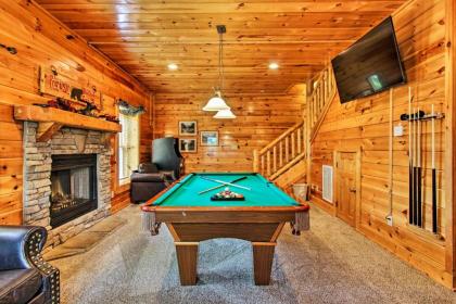 Mountain Paws Retreat with Hot Tub in Pigeon Forge! - image 3