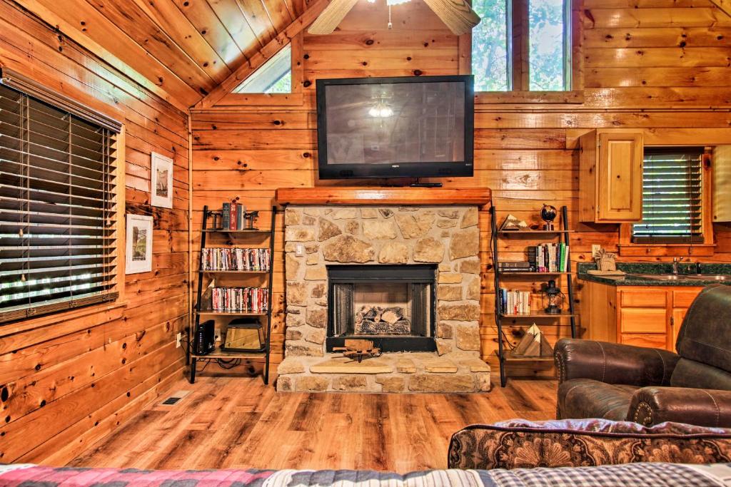 Explore Pigeon Forge Charming Cabin with Hot Tub! - image 2