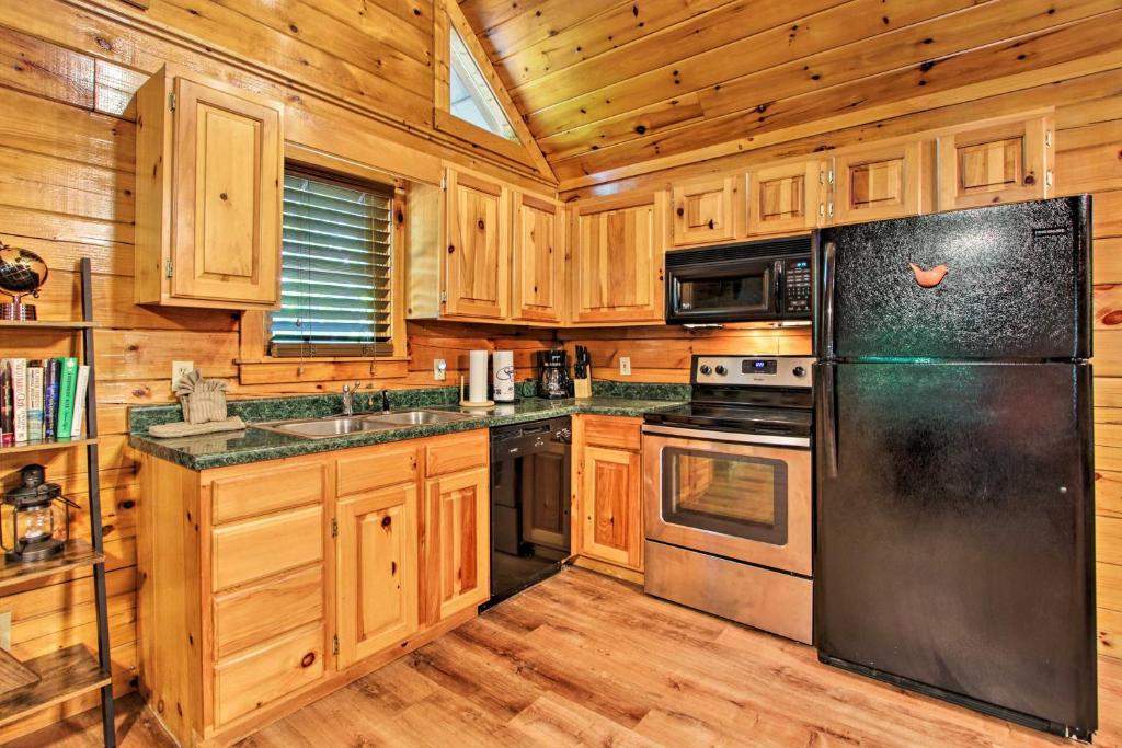 Explore Pigeon Forge Charming Cabin with Hot Tub! - image 5