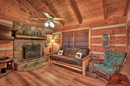 Quiet Cabin in Pigeon Forge with New Hot tub