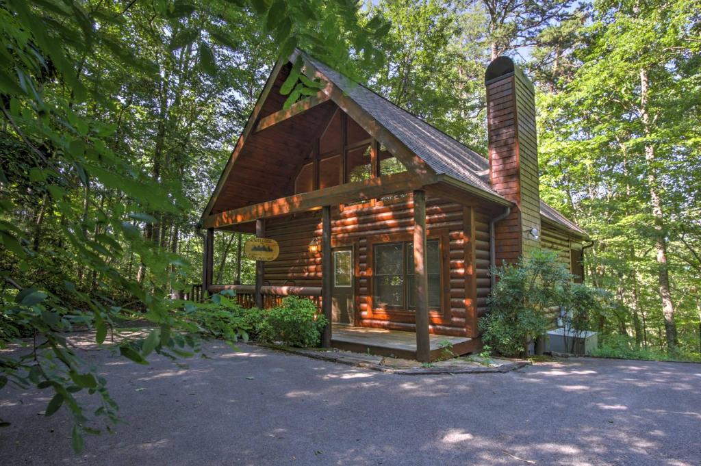 Rustic Cabin with Hot Tub and Fireplace by Smoky Mtn NP - main image