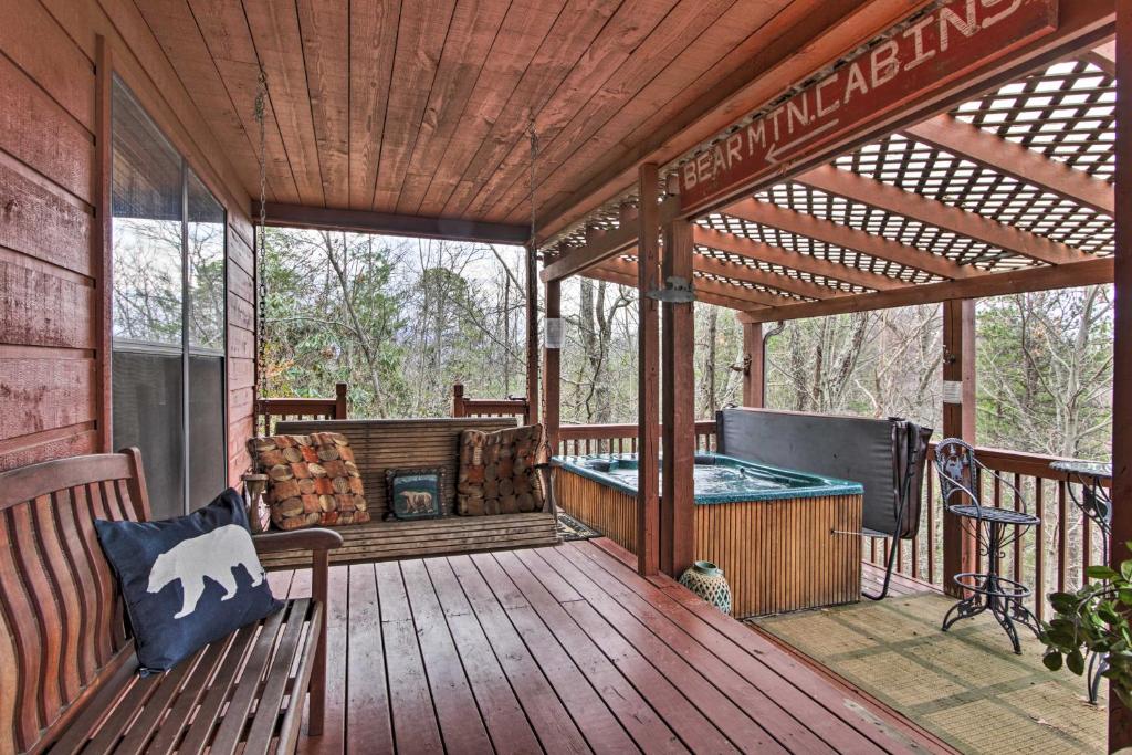 Woodsy Hideaway with Hot Tub Grill and Smoky Mtn Views - image 3