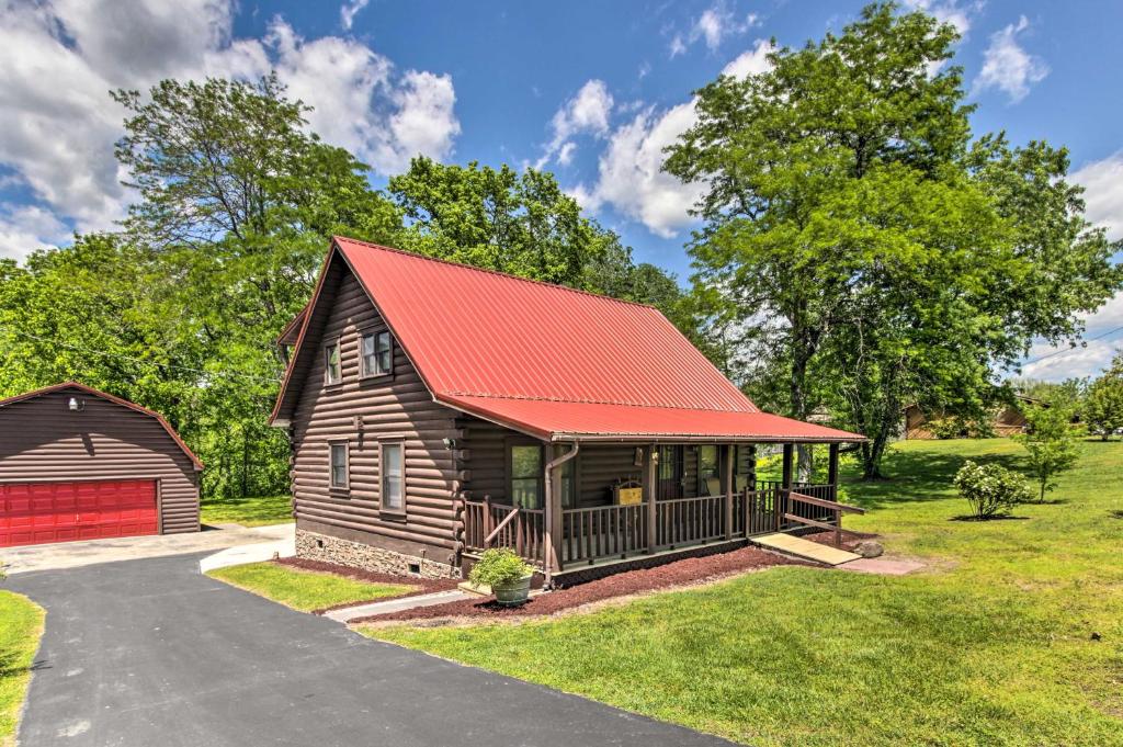 Rustic Log Cabin with Screened Deck 8Mi to Dollywood - main image