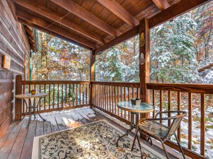 Sunset Lodge 3 Bedrooms Hot tub Fireplace Sevierville Tennessee